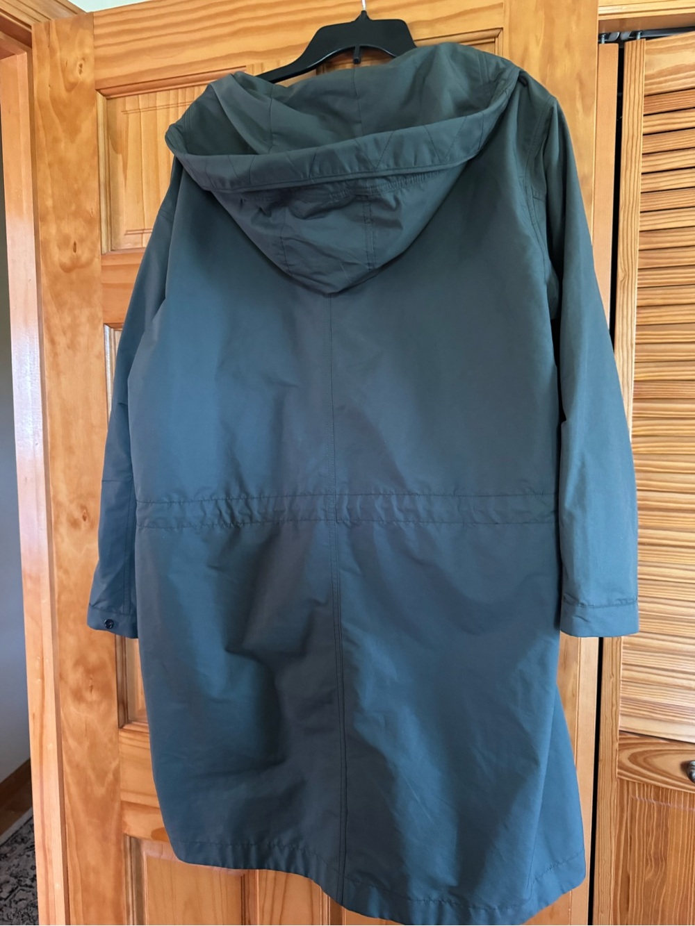 Everlane women’s Olive Green Hooded RainCoat - Picture 2 of 10